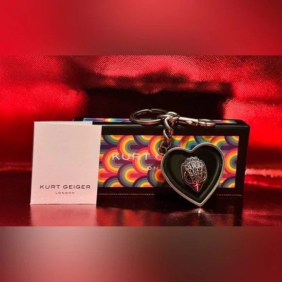 Kurt Geiger Enamel Heart Keyring -EUC - Picture 1 of 5